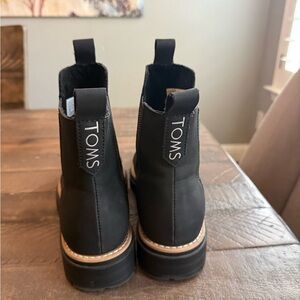Toms Black Chelsea Boot - Like new
